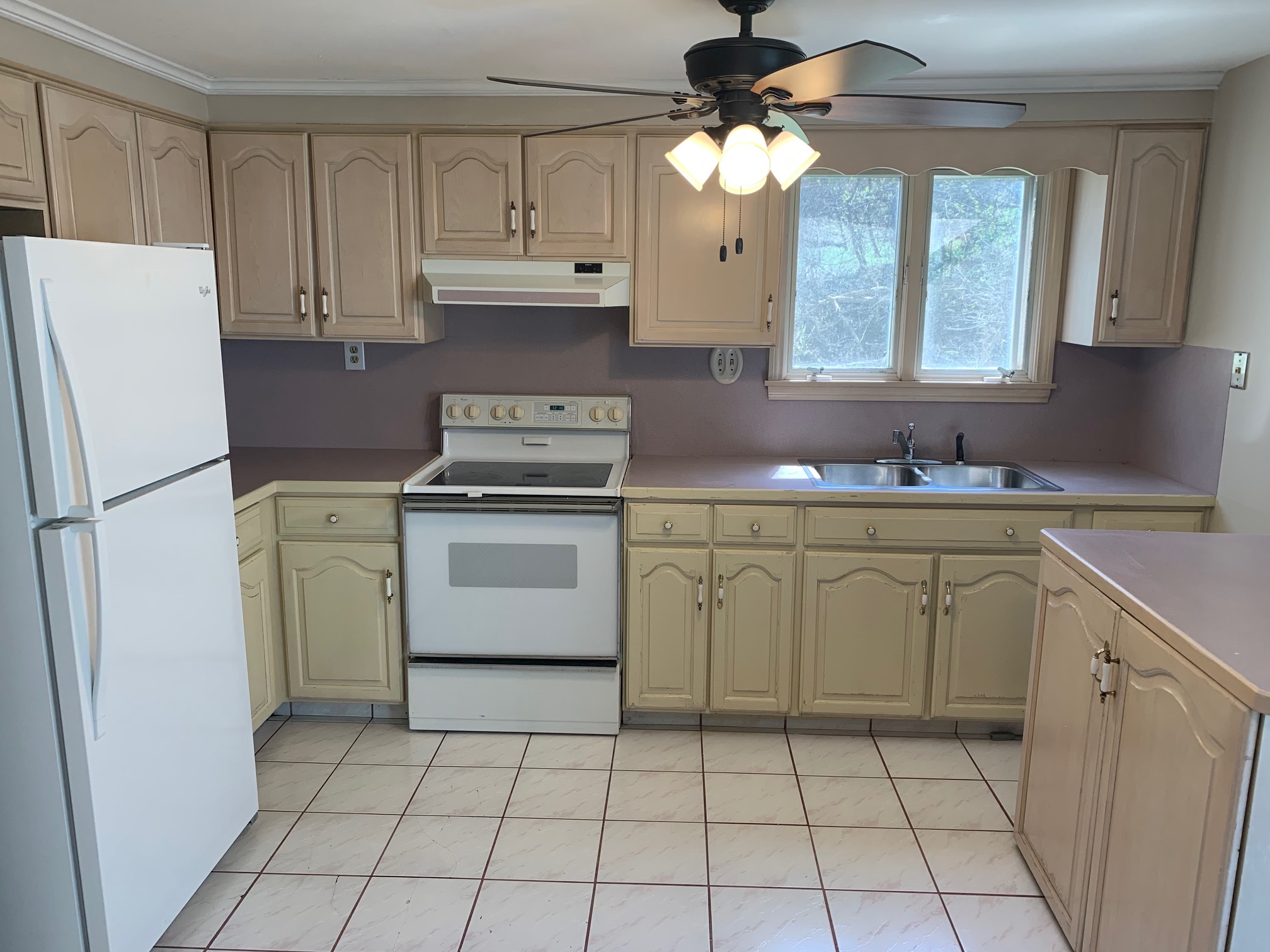 200 Waldorf Pkwy - 2